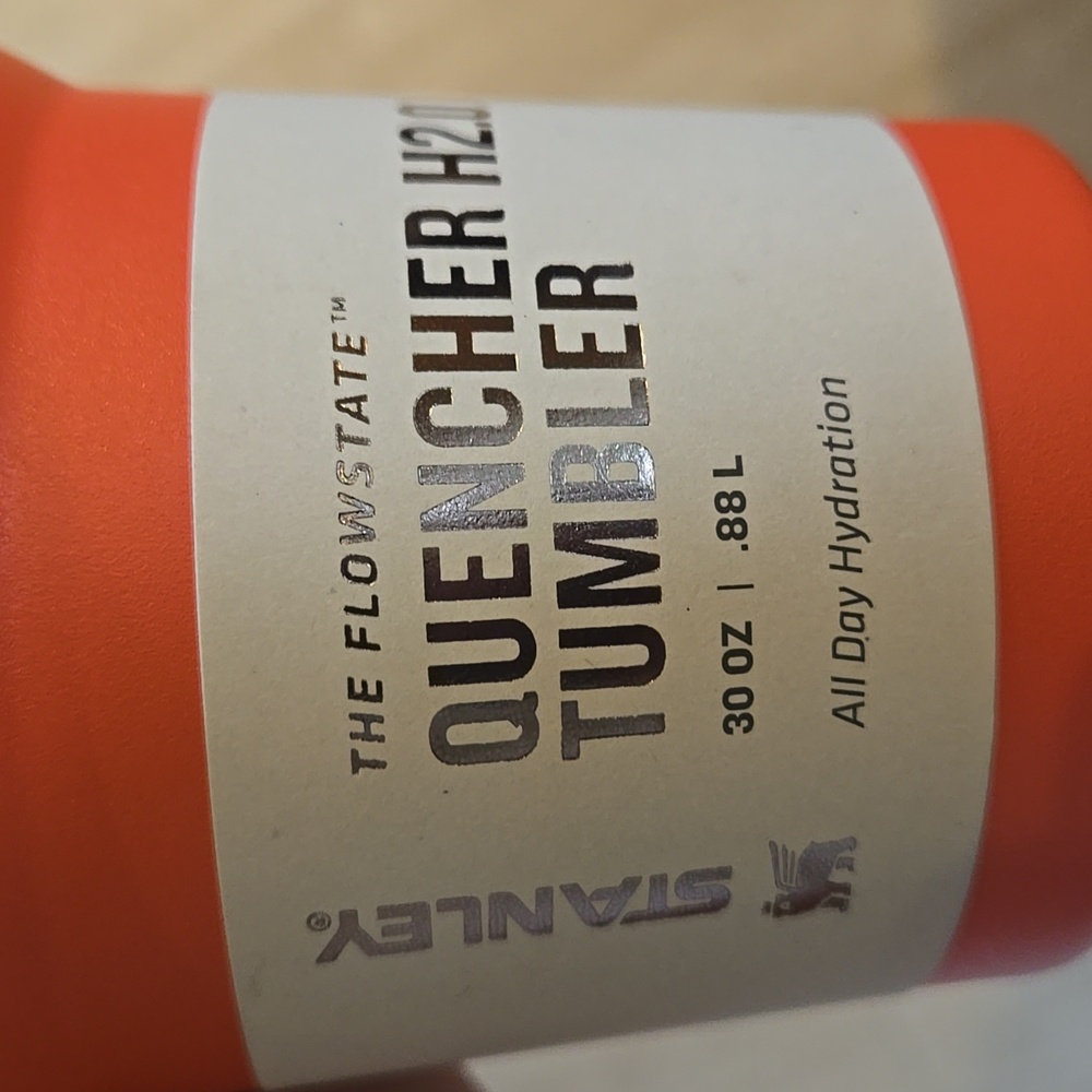 New Stanley Quencher H2.0 30 Oz Hot Coral Tumbler - Picture 4 of 7